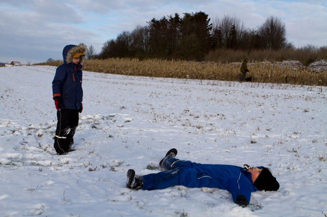 Jagt er ofte om vinteren og så kan må udnytte pausen til at lave engle i sneen. Foto: Janne Bavnhøj