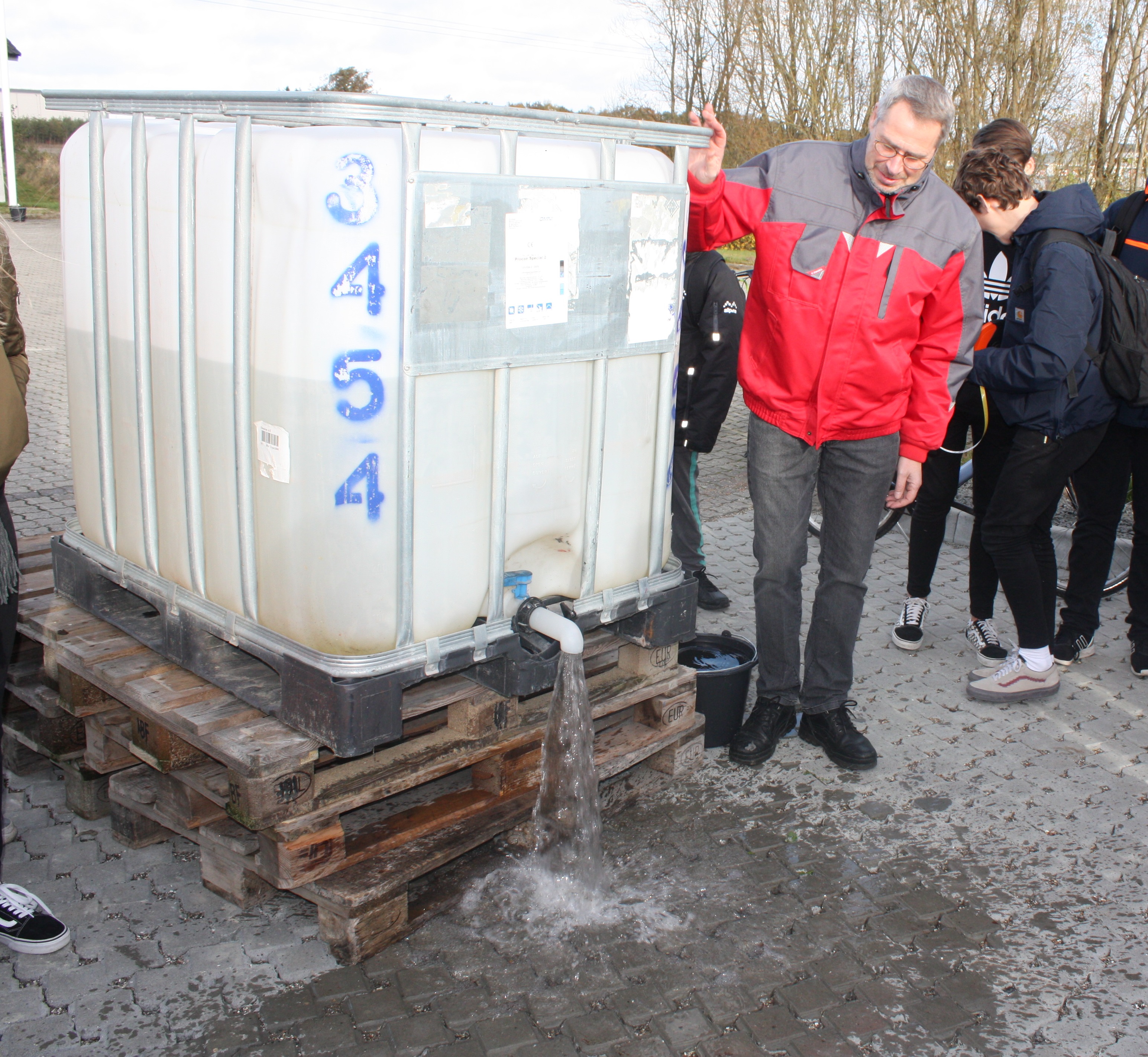 Billede af en test af den permeable belægning