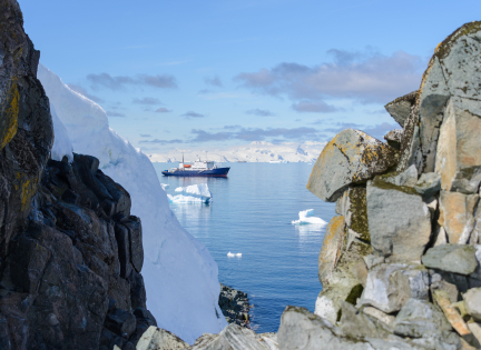 Forskningsskib i arktis. Foto: Colourbox