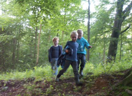 Fredagsvalgsbørn i Bidstrupskovene. Foto: Malene Bendix.